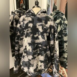 Men’s Champion Black/Gray/Cream Camo Fleece Pullover Hoodie, Size Large